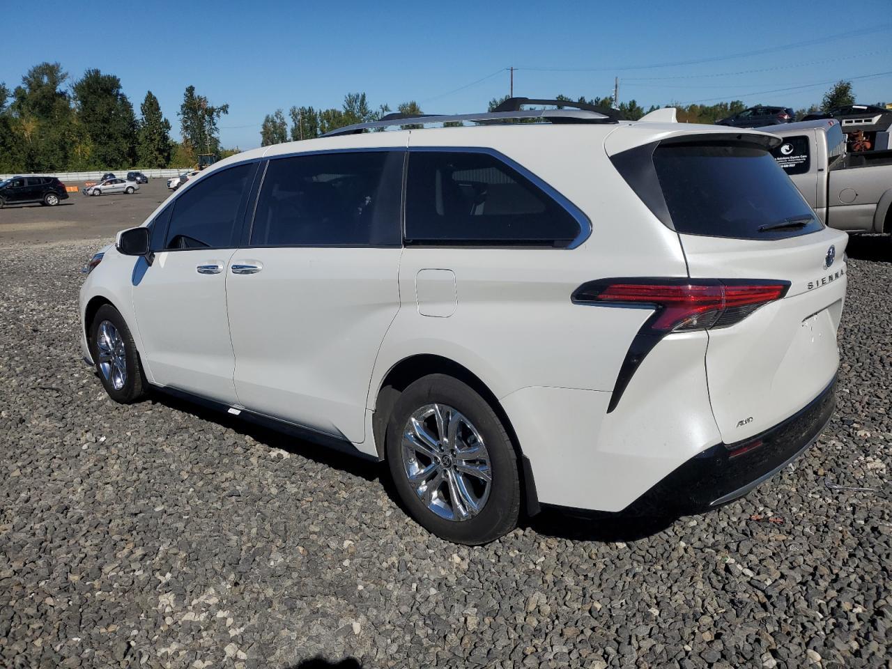 2022 Toyota Sienna Limited - Image 2