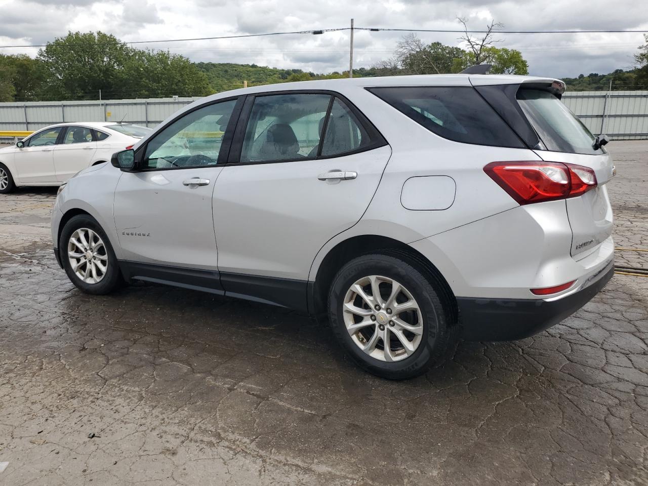 2018 Chevrolet Equinox Ls - Image 2