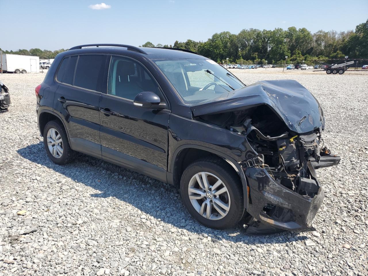 2017 Volkswagen Tiguan S - Image 4