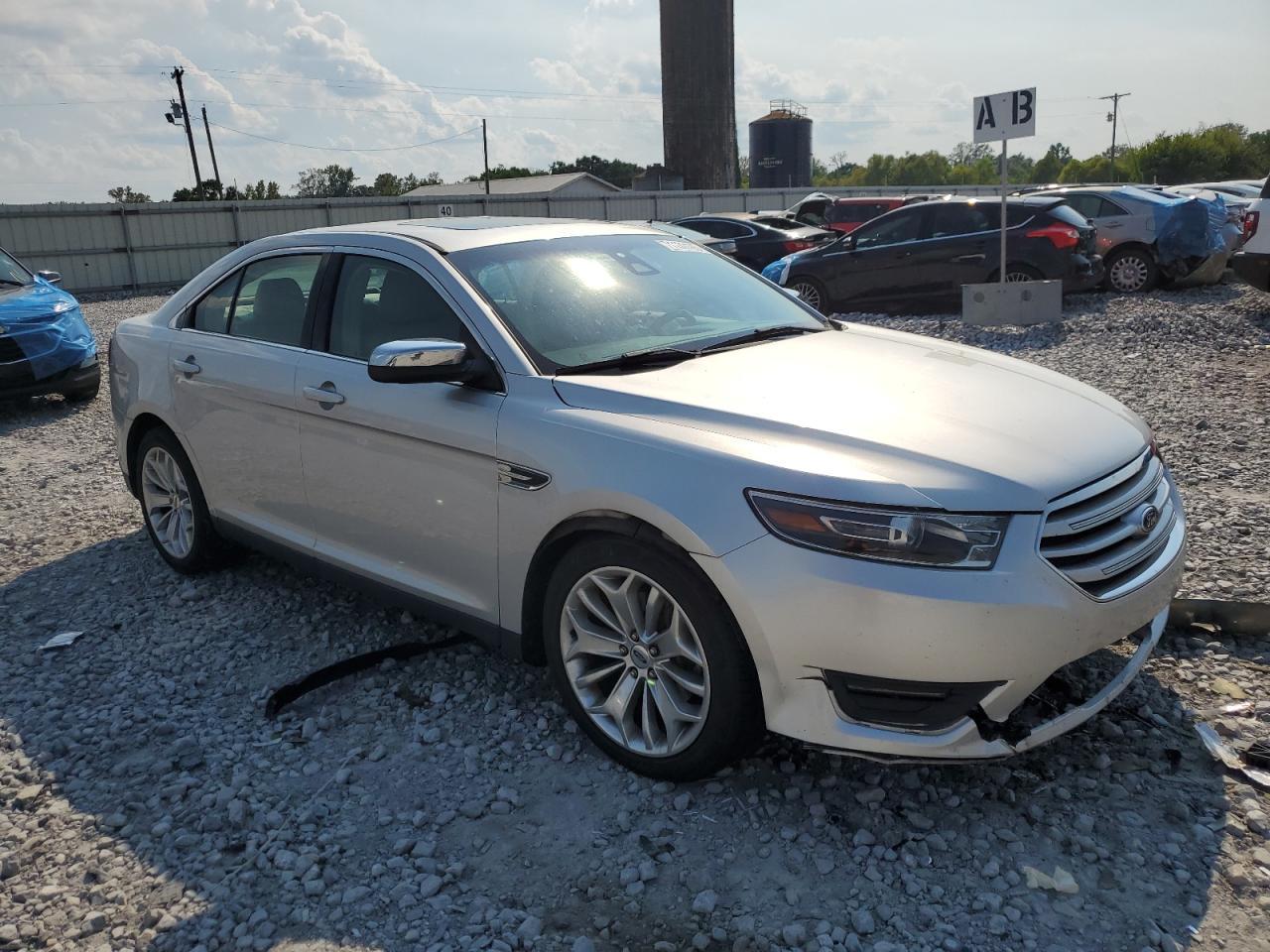 2017 Ford Taurus Limited - Фото 4