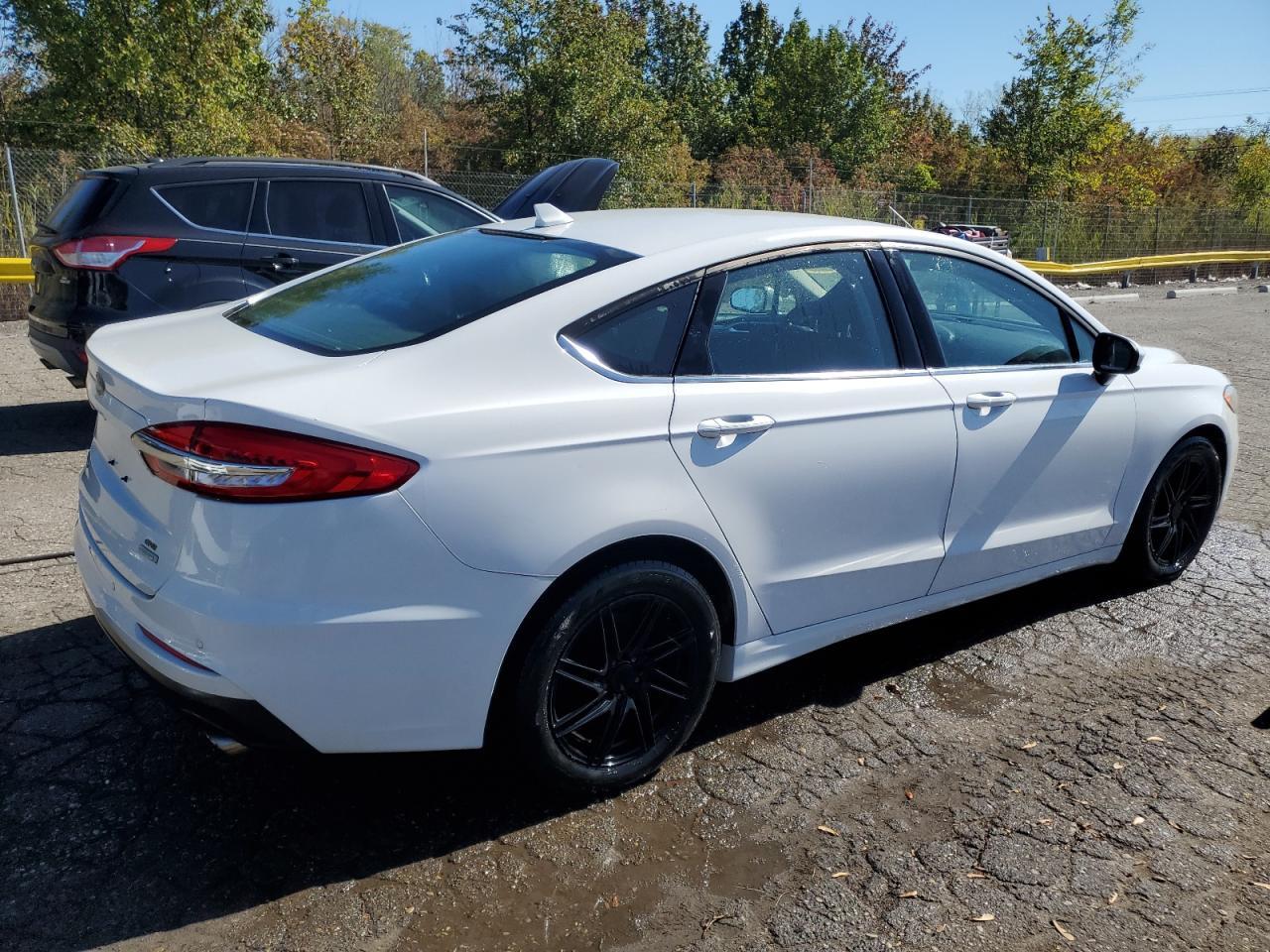2020 Ford Fusion Se - Фото 3