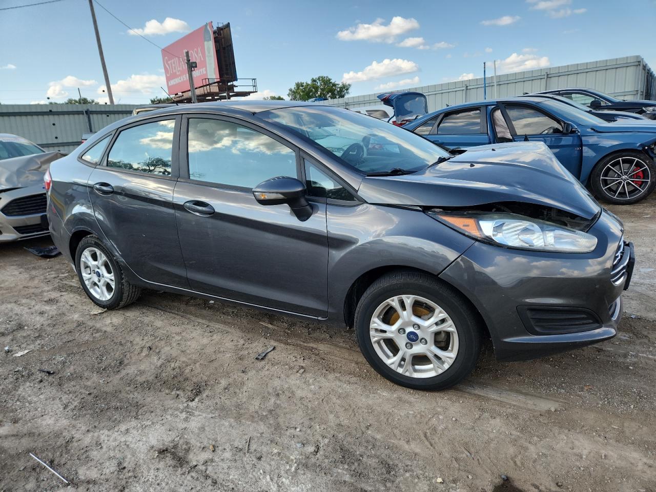 2015 Ford Fiesta Se - Фото 4