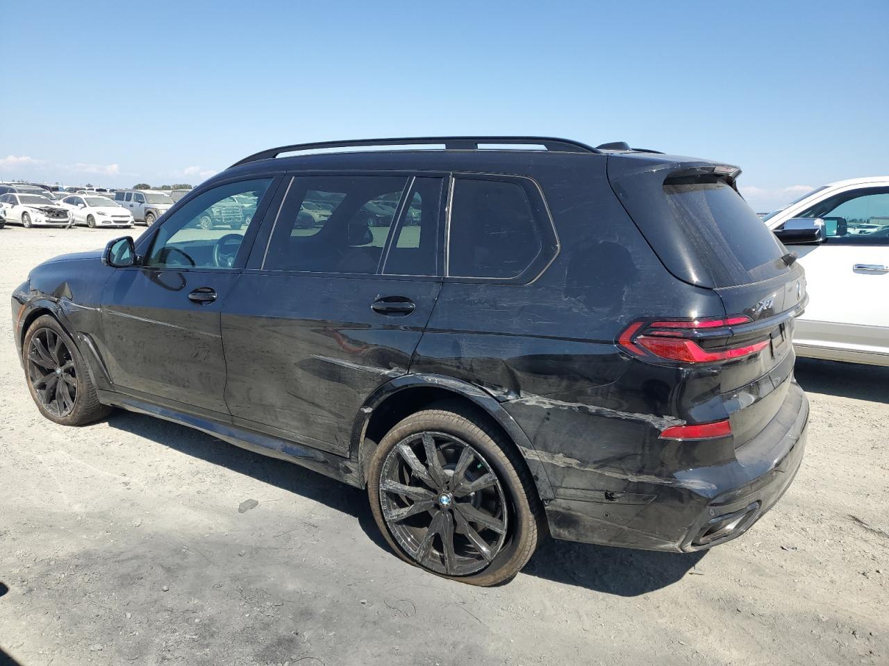 2025 BMW X7 xDrive40I - Image 2