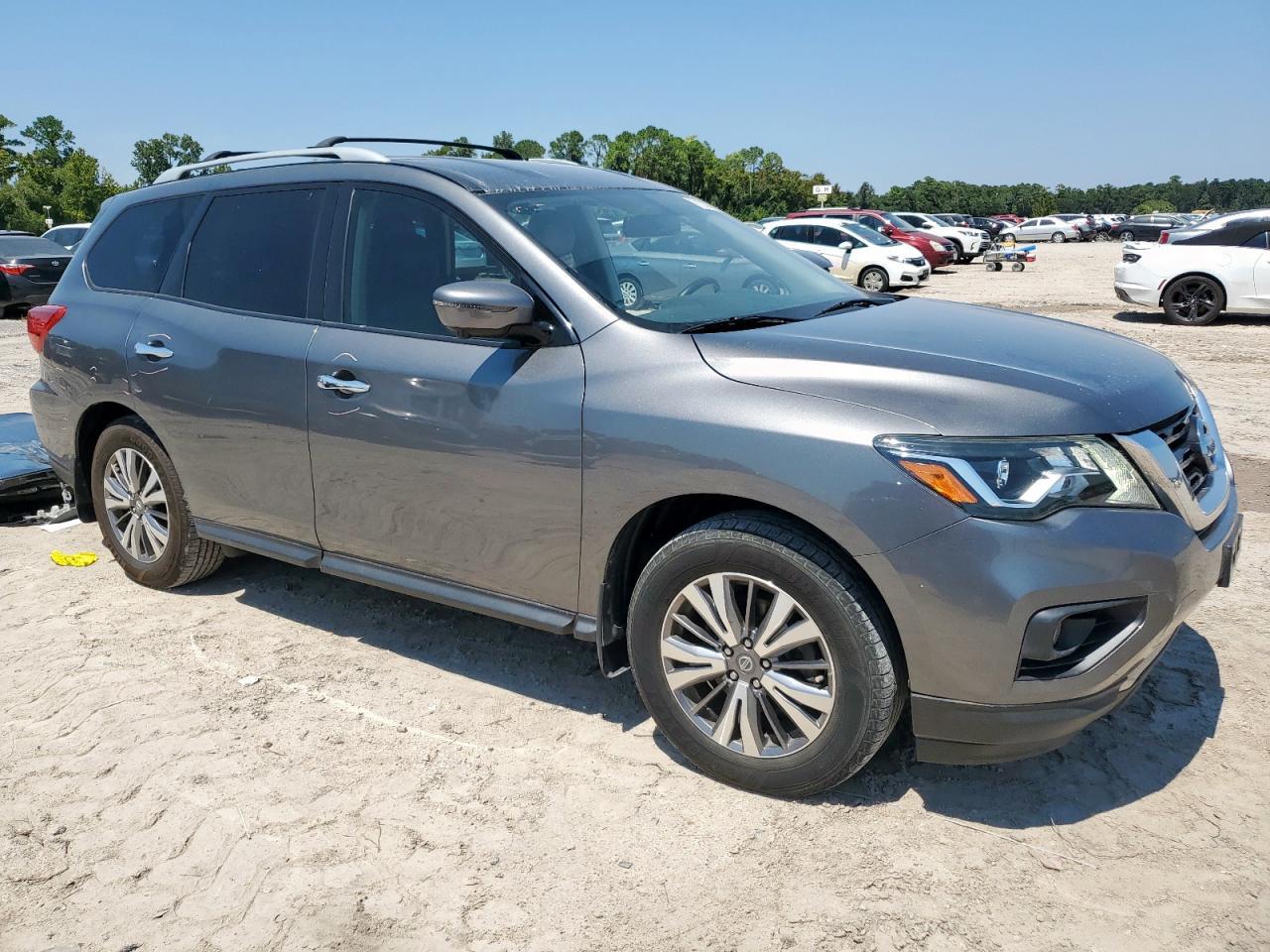 2019 Nissan Pathfinder S - Image 4
