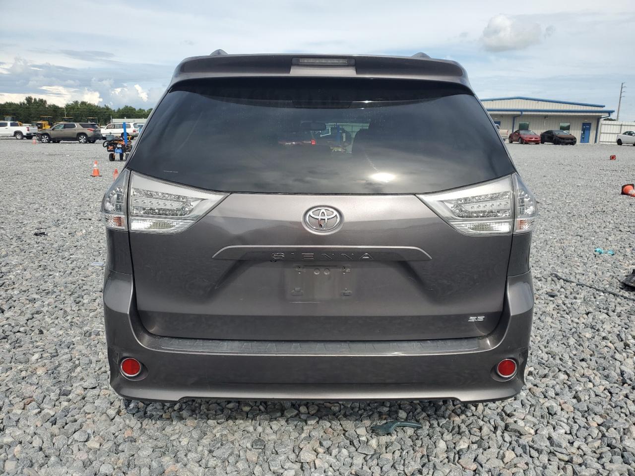 2013 Toyota Sienna Sport - Фото 6