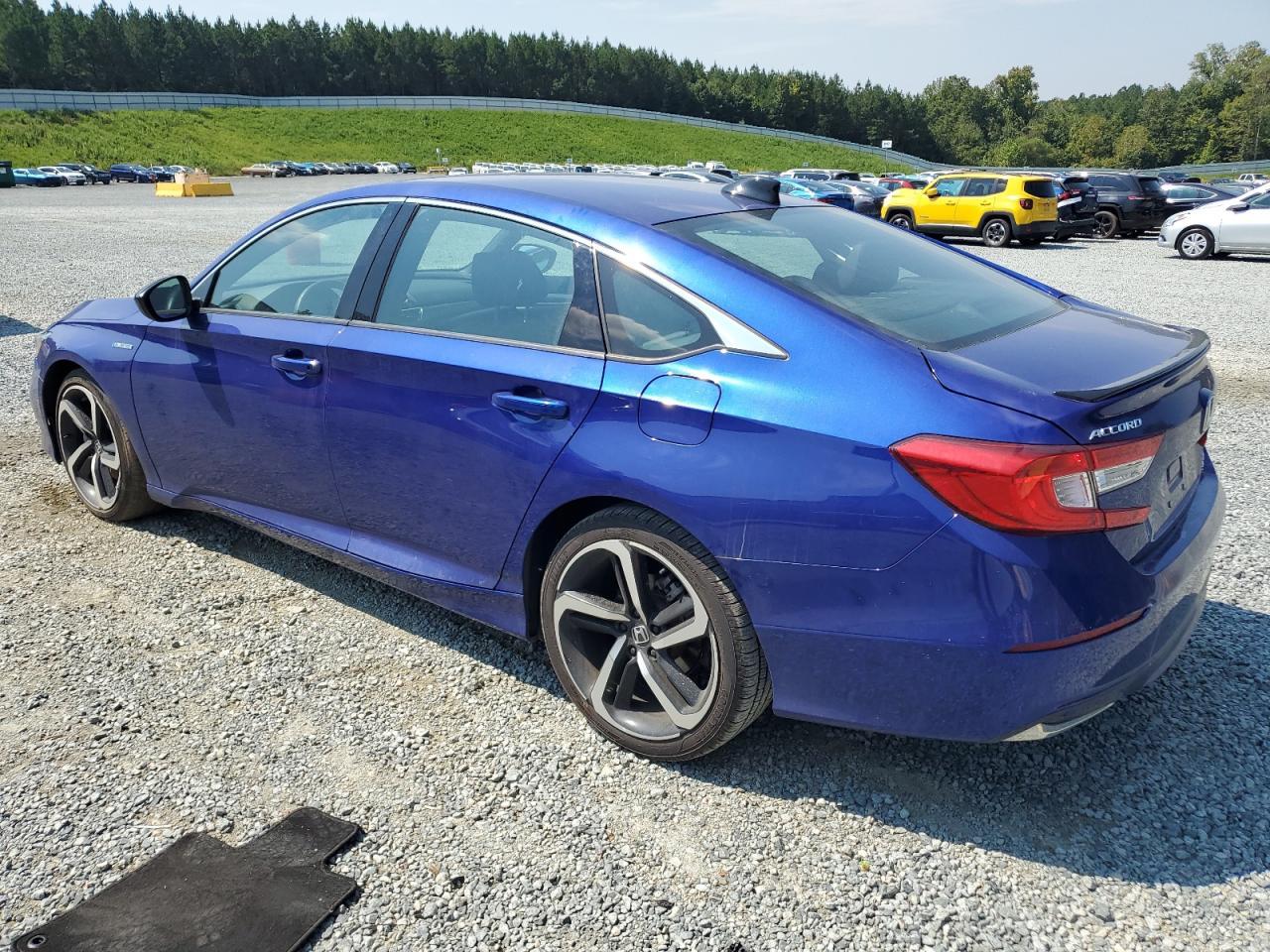 2022 Honda Accord Hybrid Sport - Image 2