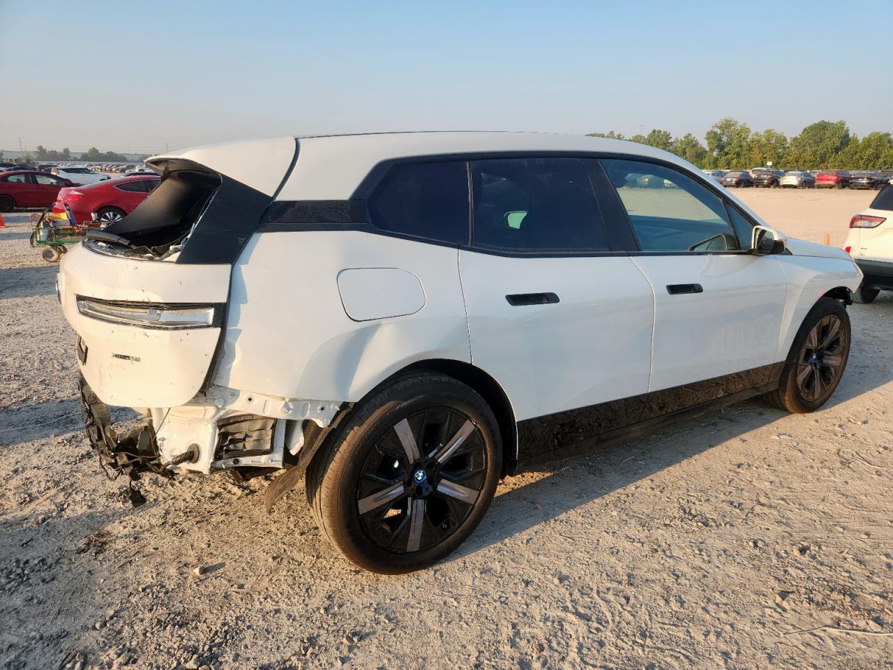 2025 BMW Ix xDrive50 - Фото 3