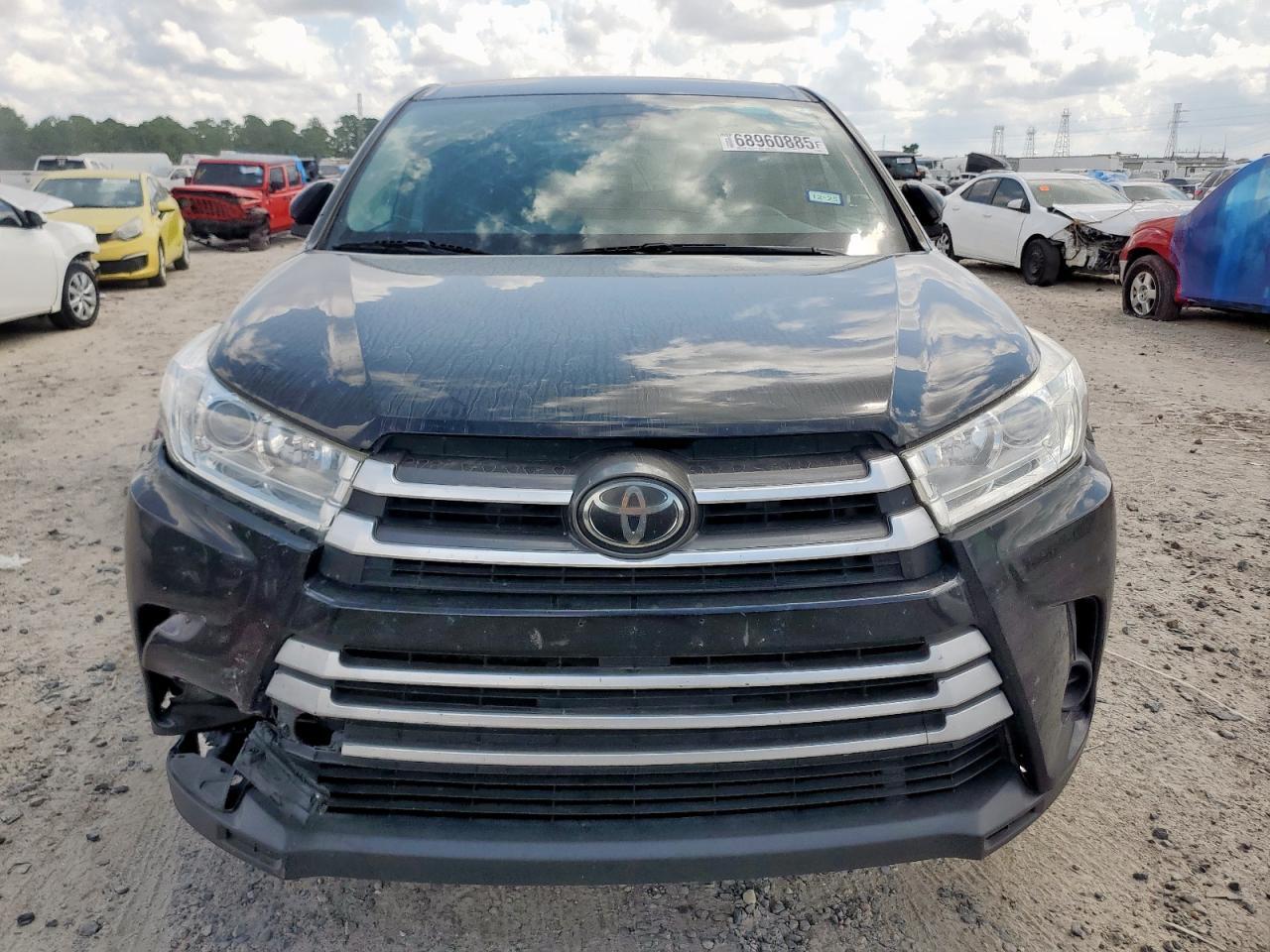 2019 Toyota Highlander Le - Фото 5