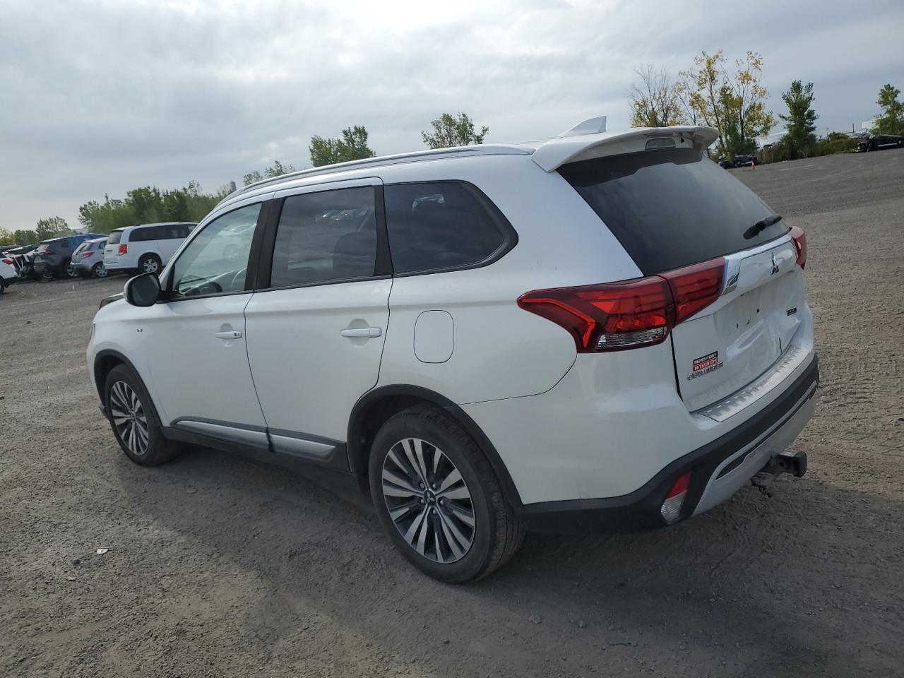 2020 Mitsubishi Outlander Se - Image 2