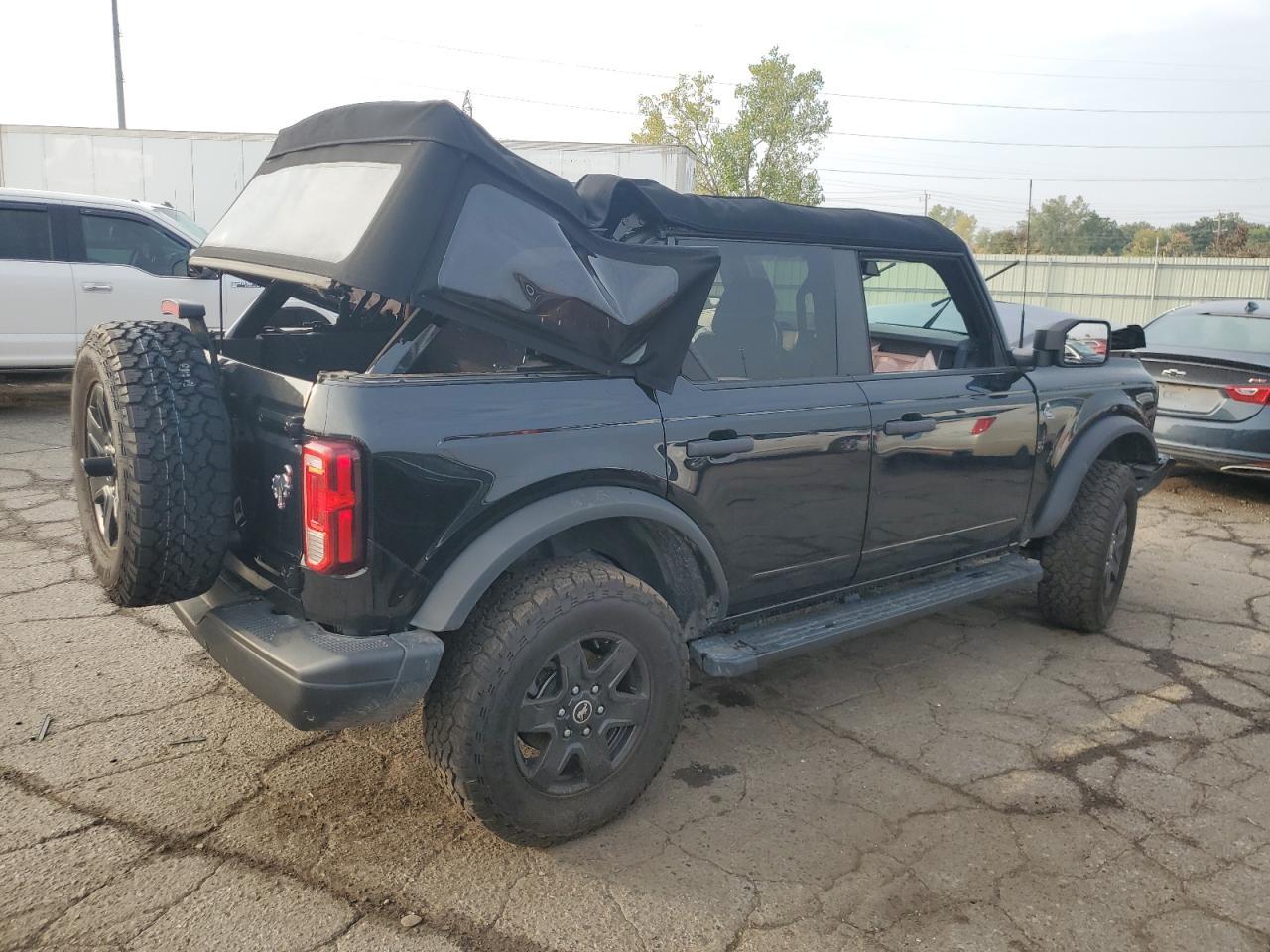 2024 Ford Bronco Black Diamond - Фото 3