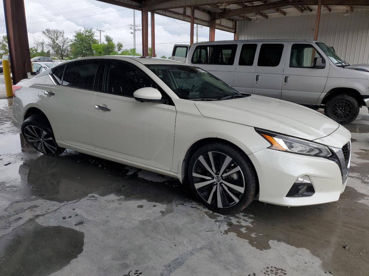 2020 Nissan Altima Platinum - Image 4