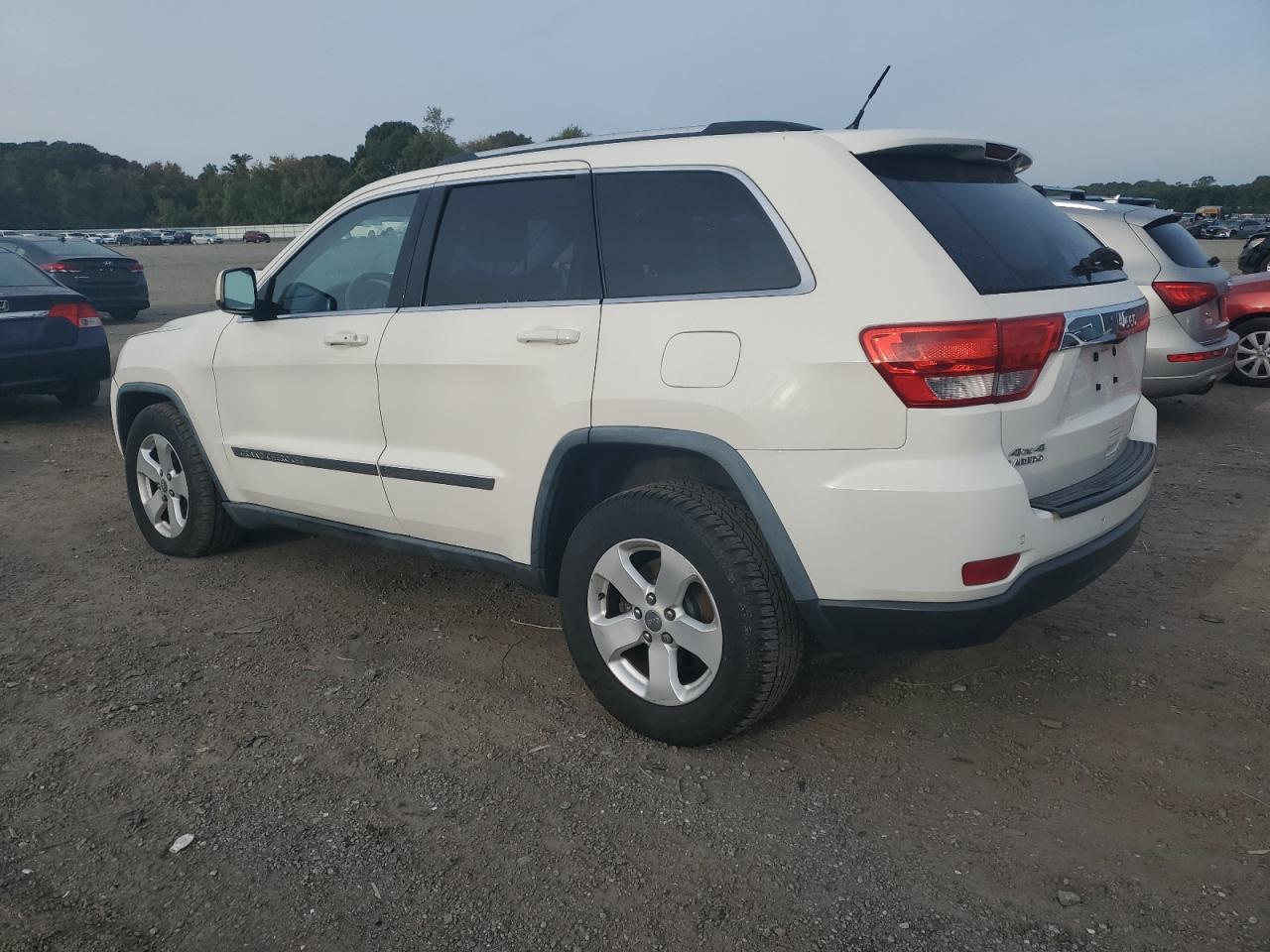 2011 Jeep Grand Cherokee Laredo - Image 2