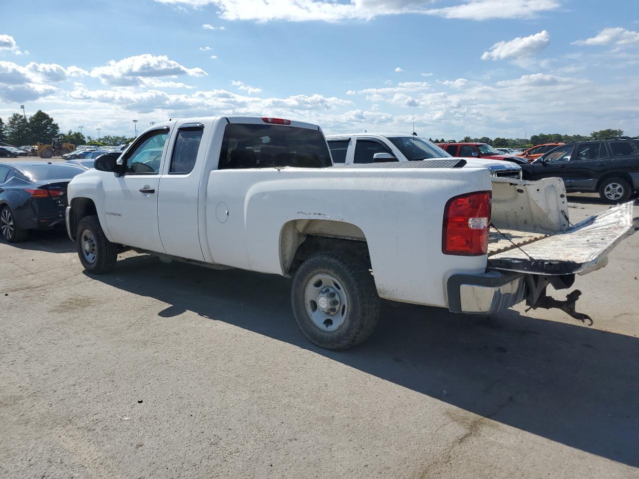 2009 Chevrolet Silverado C2500 Heavy Duty - Image 2