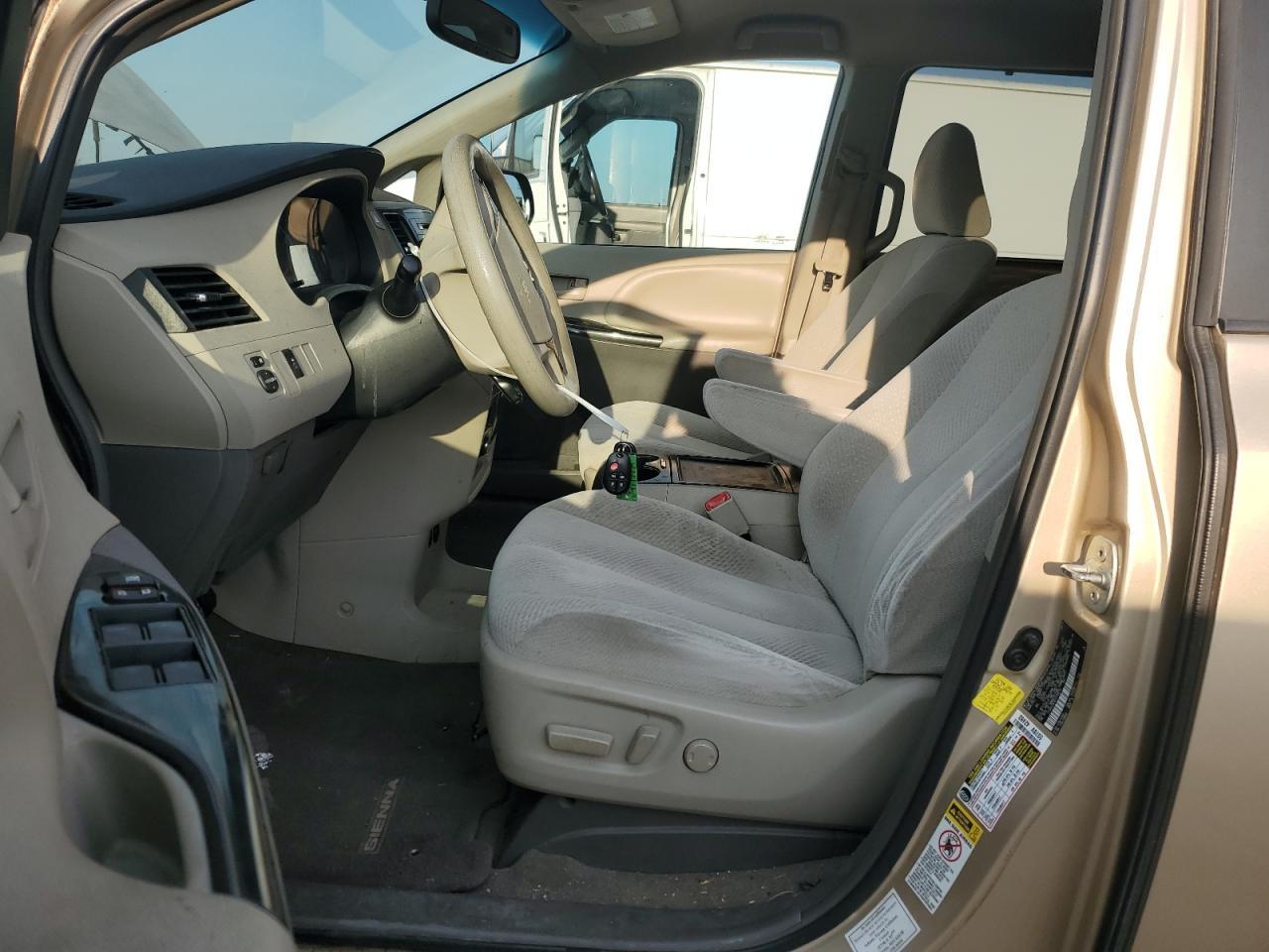 2012 Toyota Sienna Le - Image 7