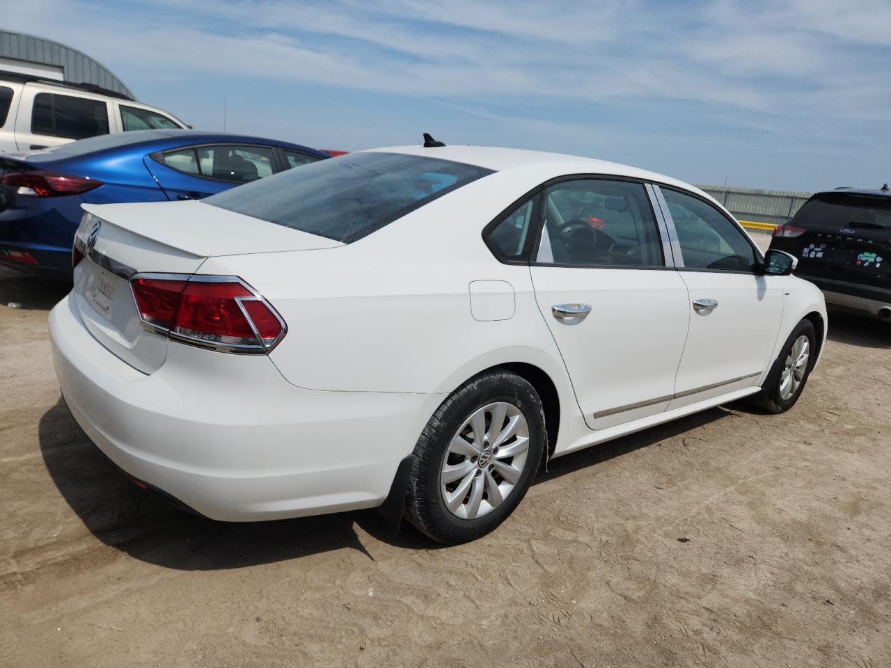 2013 Volkswagen Passat S - Фото 3