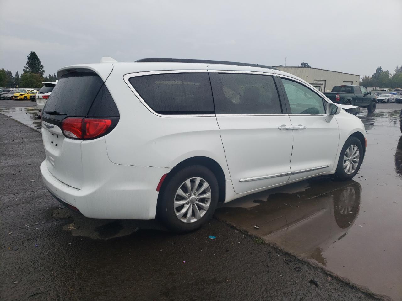 2017 Chrysler Pacifica Touring L - Фото 3