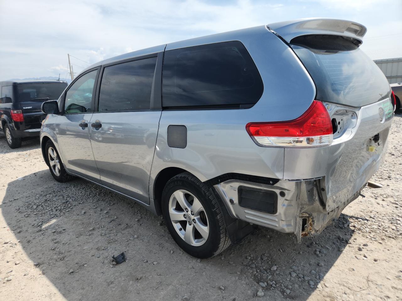 2014 Toyota Sienna - Image 2