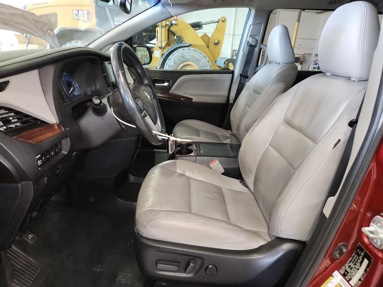 2016 Toyota Sienna Xle - Фото 7