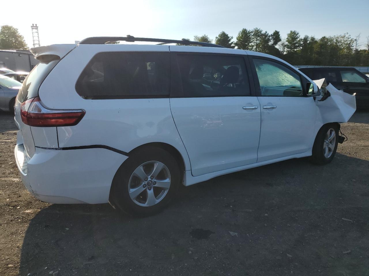 2019 Toyota Sienna Le - Фото 3