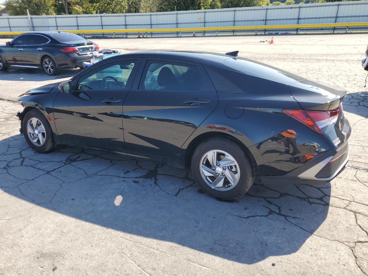 2025 Hyundai Elantra Se - Фото 2