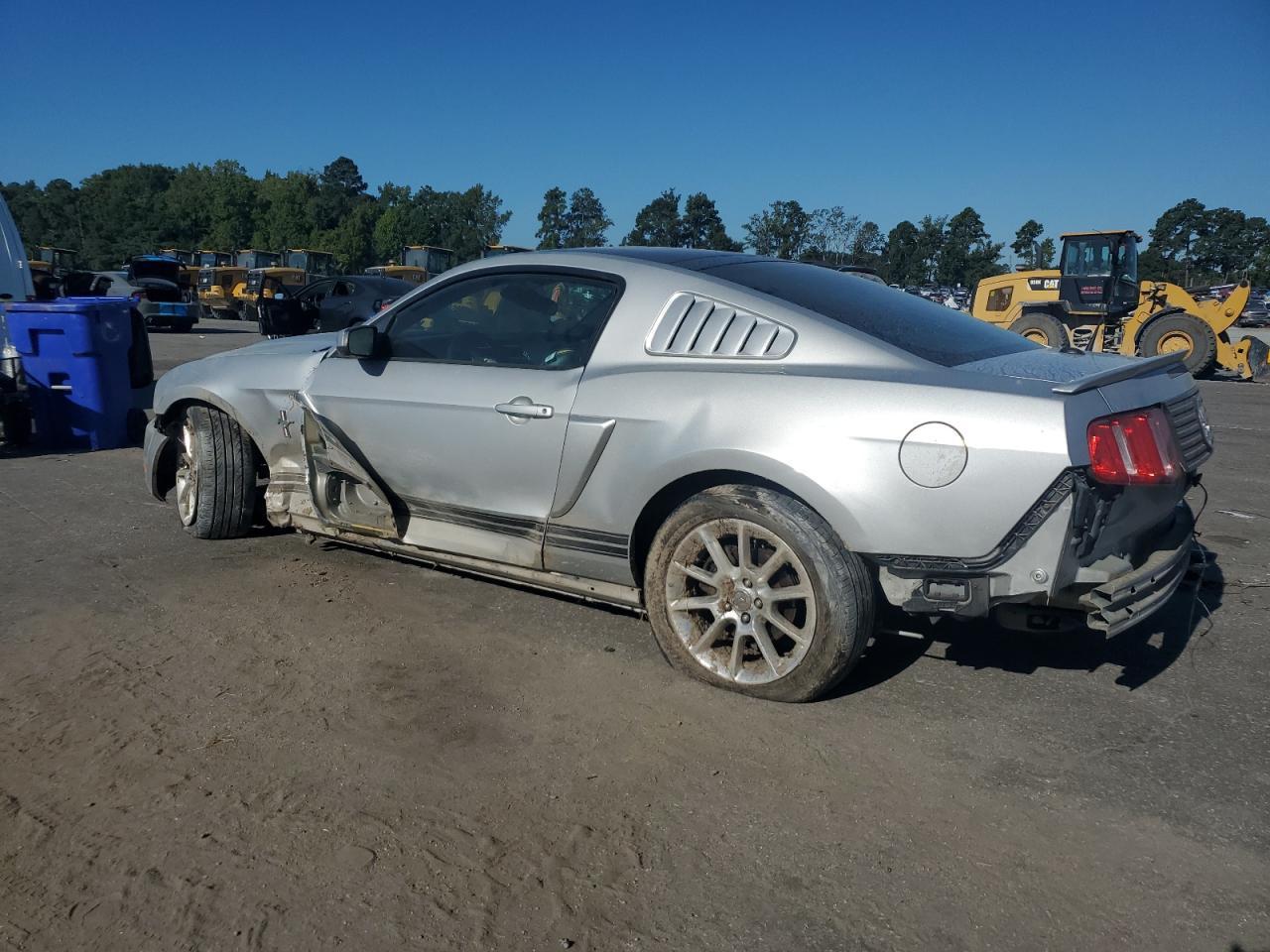 2010 Ford Mustang - Фото 2