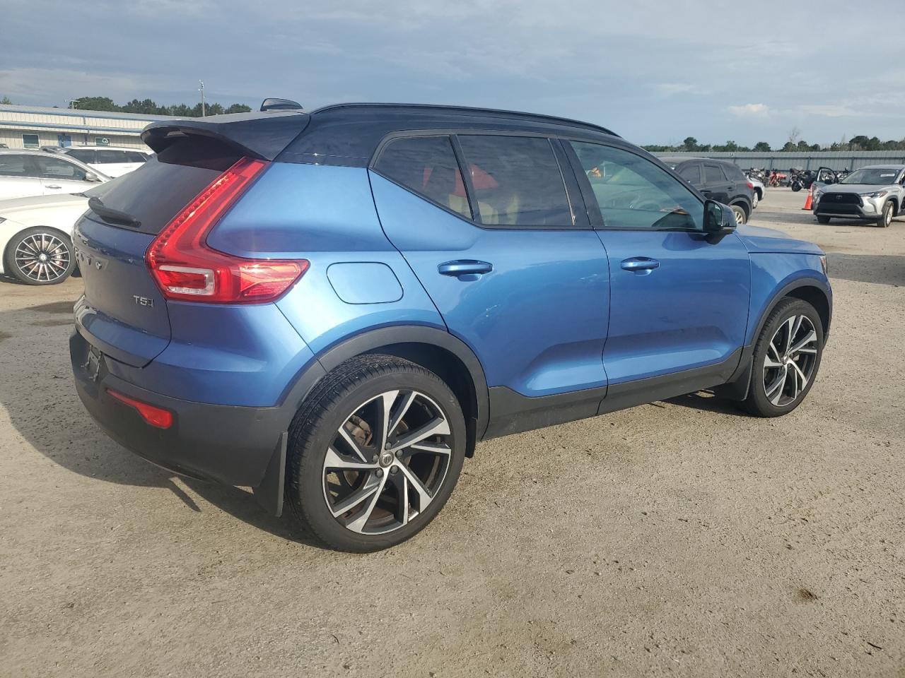 2021 Volvo Xc40 T5 R-Design - Фото 3