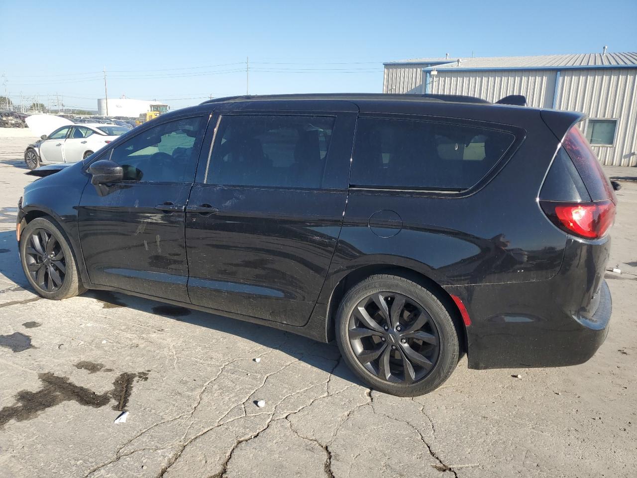 2019 Chrysler Pacifica Touring L Plus - Image 2