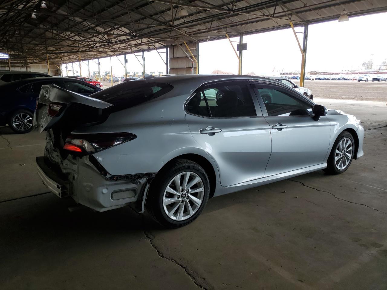 2022 Toyota Camry Le - Фото 3