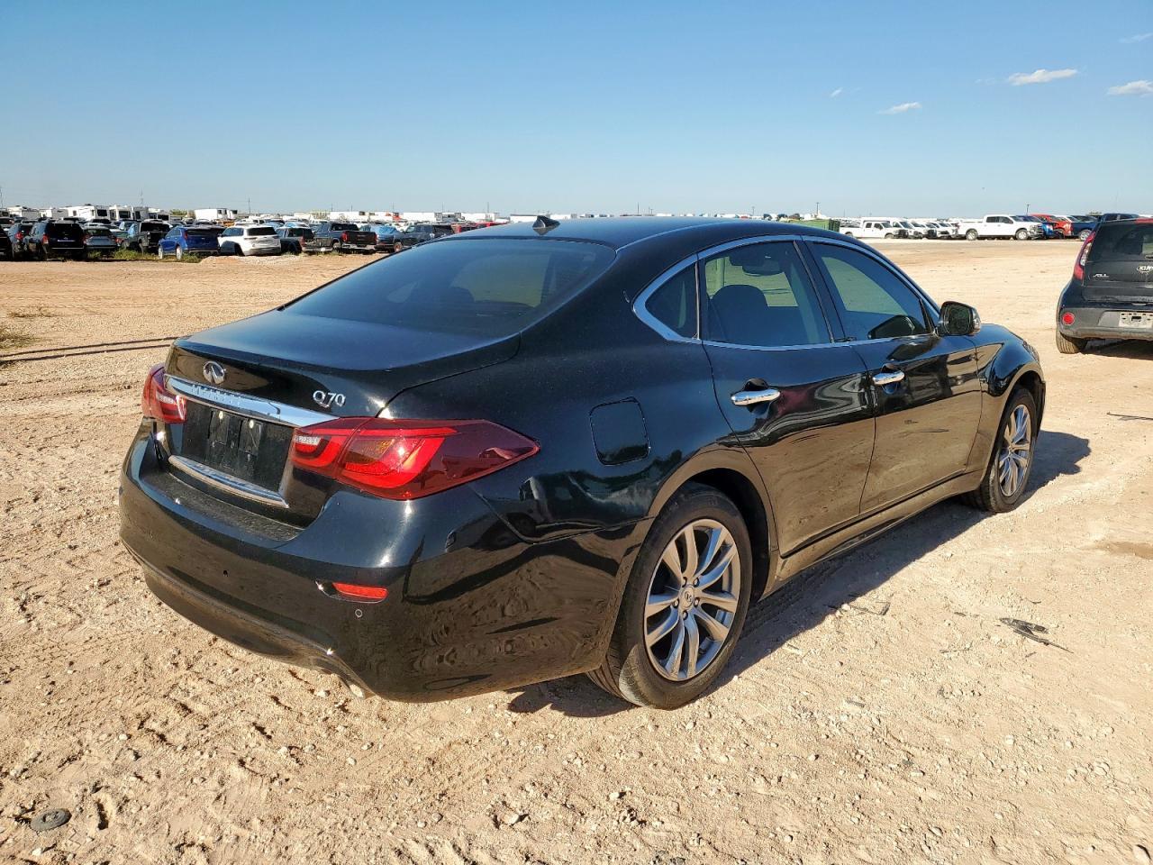 2018 Infiniti Q70 3.7 Luxe - Фото 3