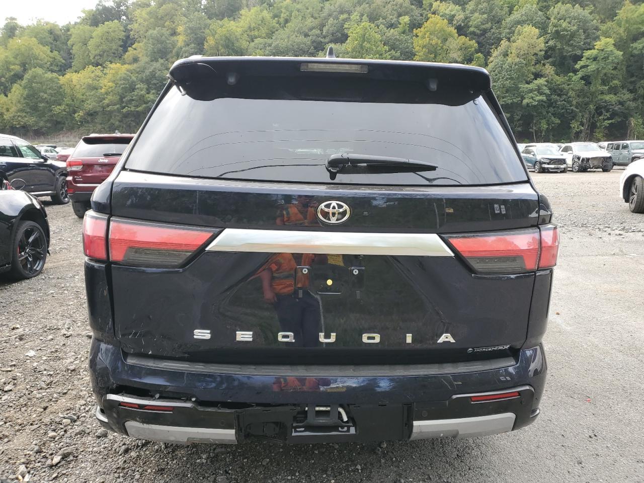 2025 Toyota Sequoia Sr5 - Фото 6