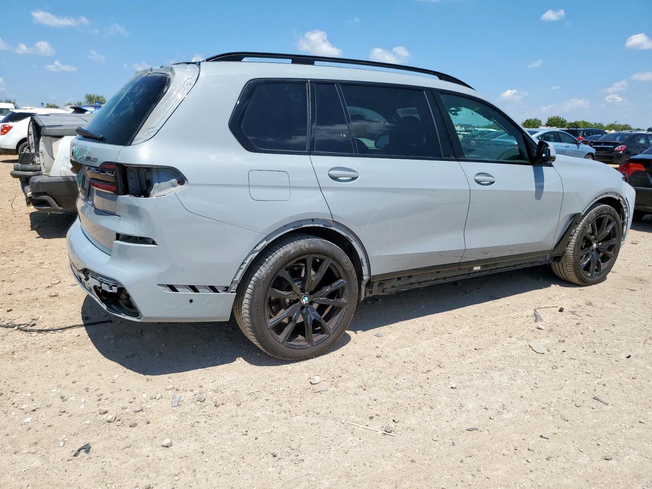 2024 BMW X7 xDrive40I - Фото 3