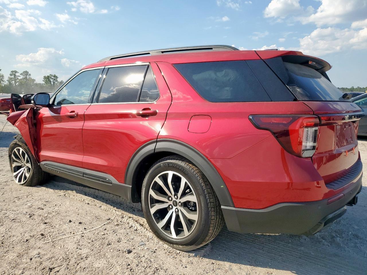 2025 Ford Explorer St-Line - Image 2