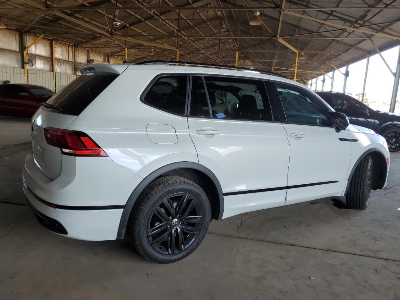 2022 Volkswagen Tiguan Se R-Line Black - Image 3