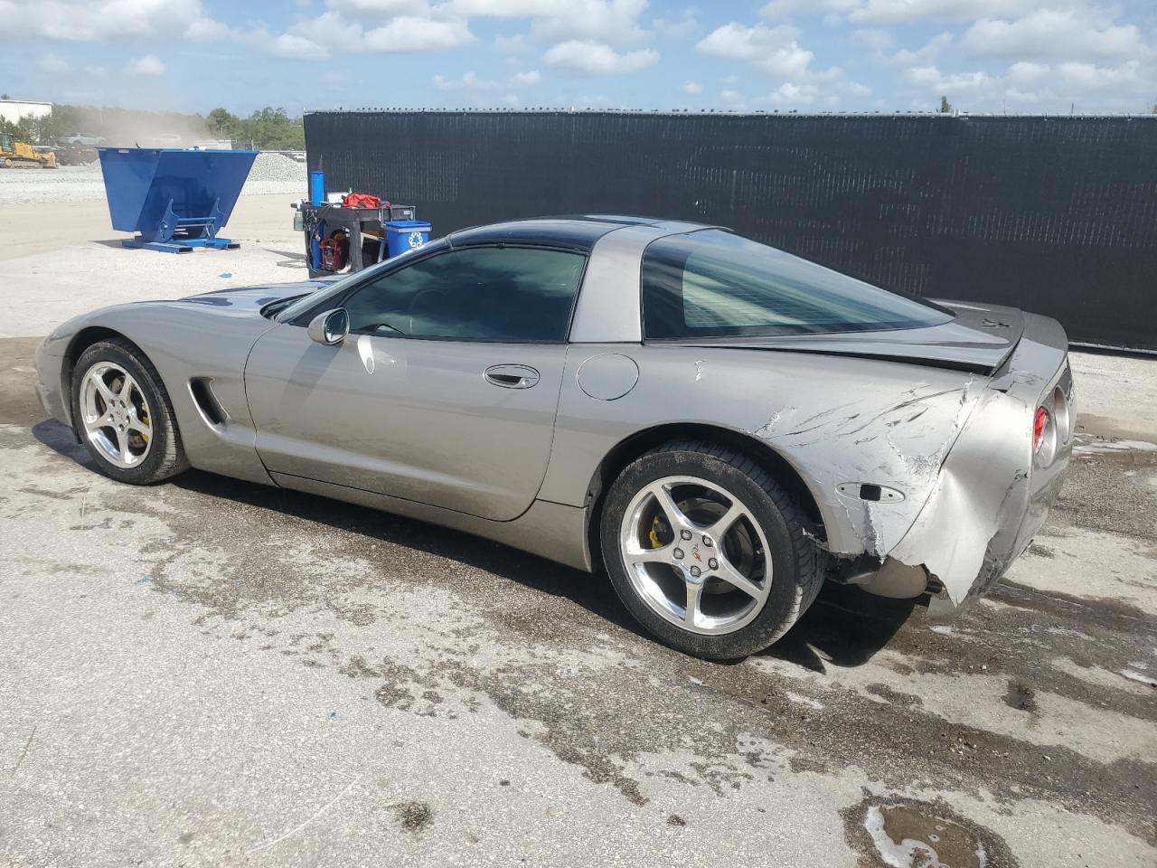 2001 Chevrolet Corvette - Фото 2