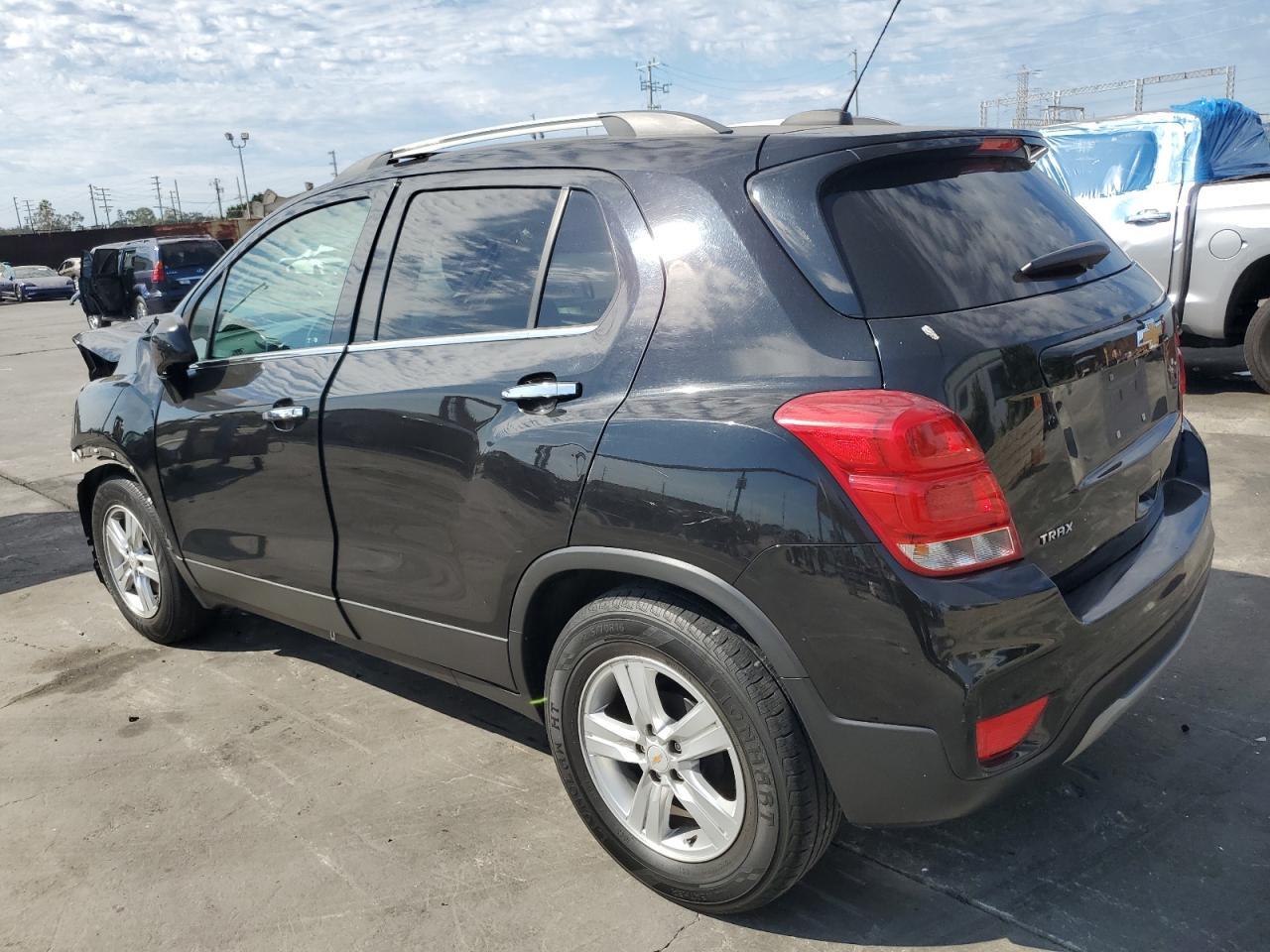 2019 Chevrolet Trax 1Lt - Image 2