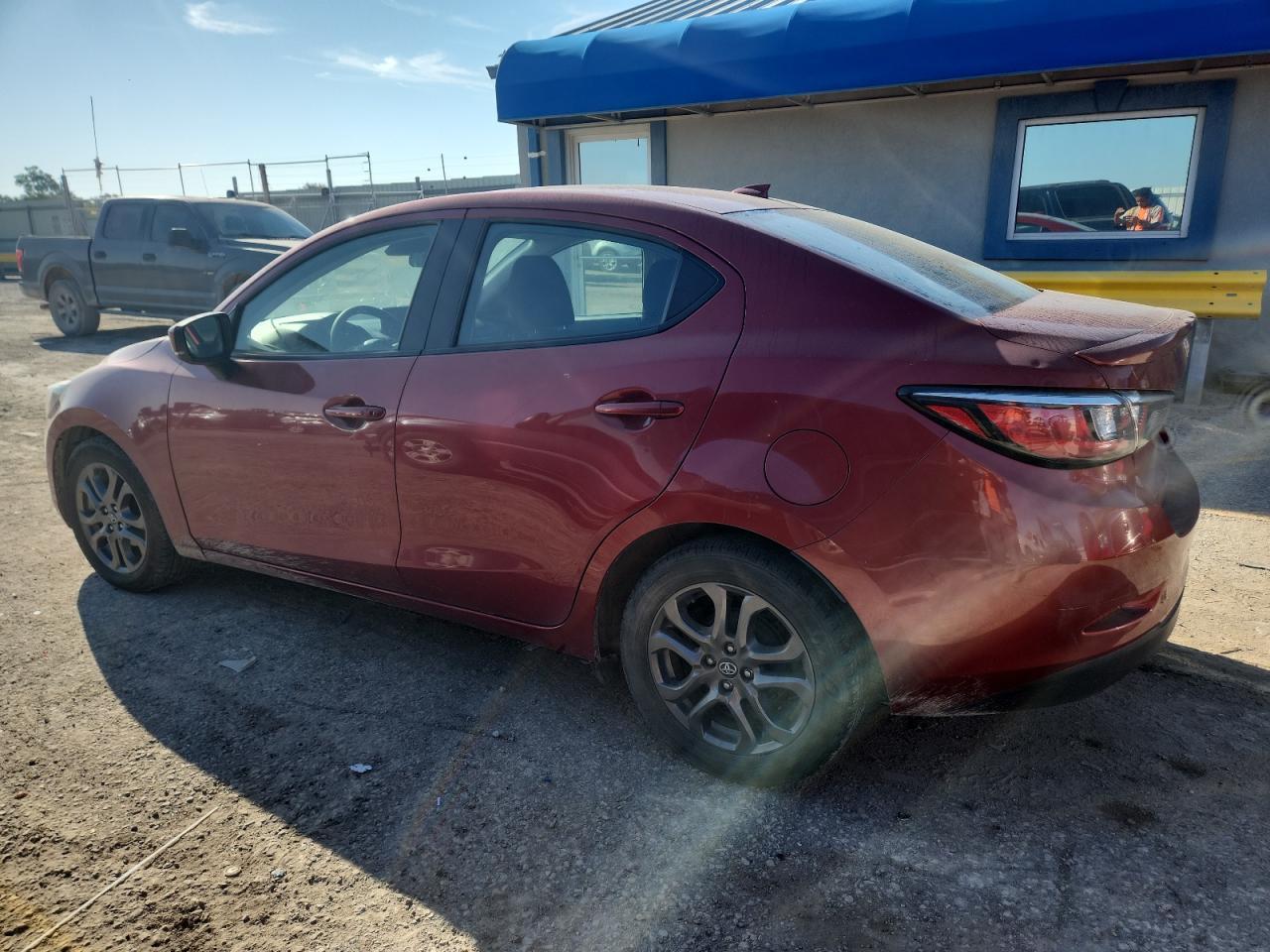 2019 Toyota Yaris L - Фото 2