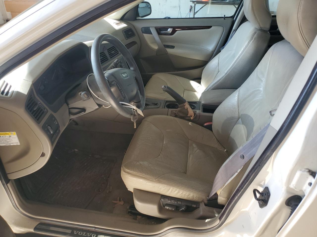 2001 Volvo V70 - Image 7