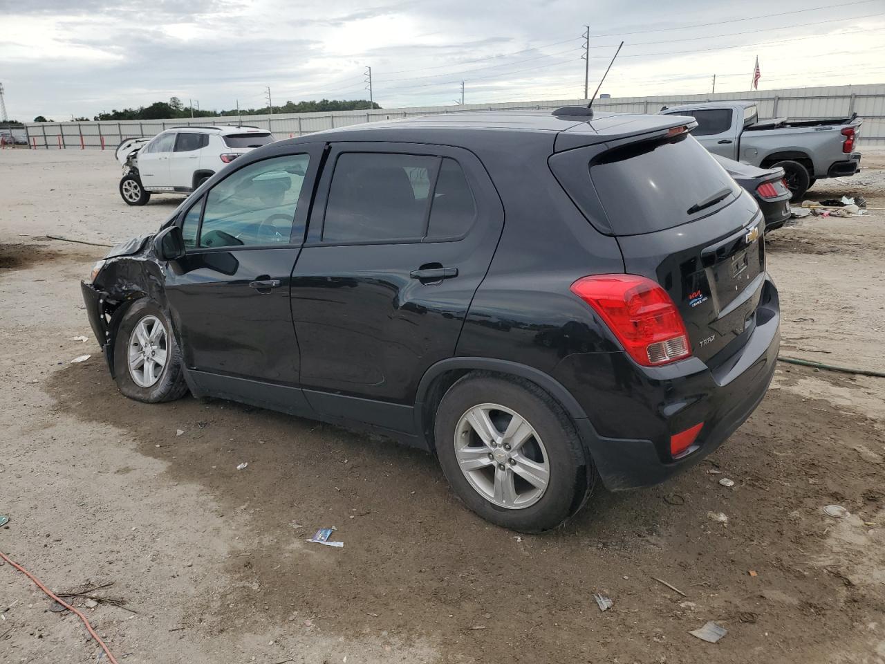 2022 Chevrolet Trax Ls - Image 2