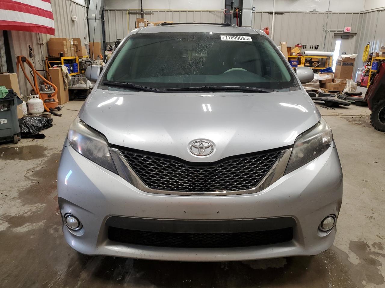 2014 Toyota Sienna Sport - Image 5