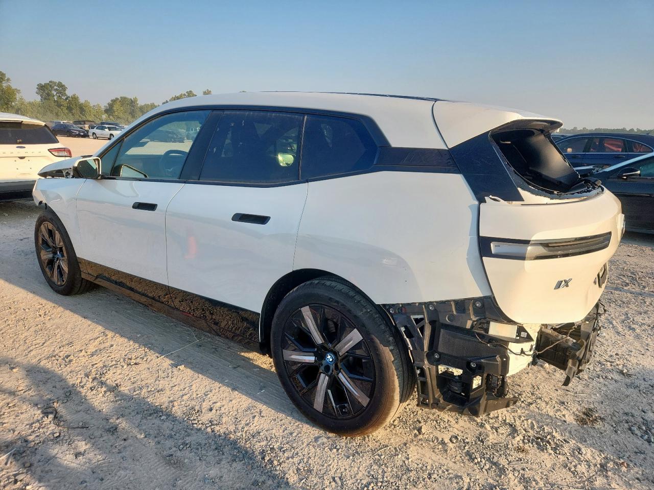 2025 BMW Ix xDrive50 - Фото 2