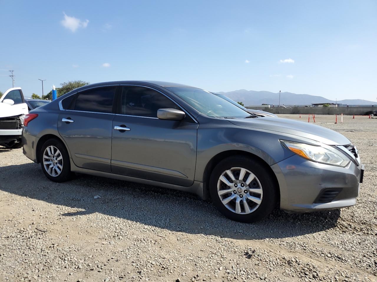 2017 Nissan Altima 2.5 - Image 4