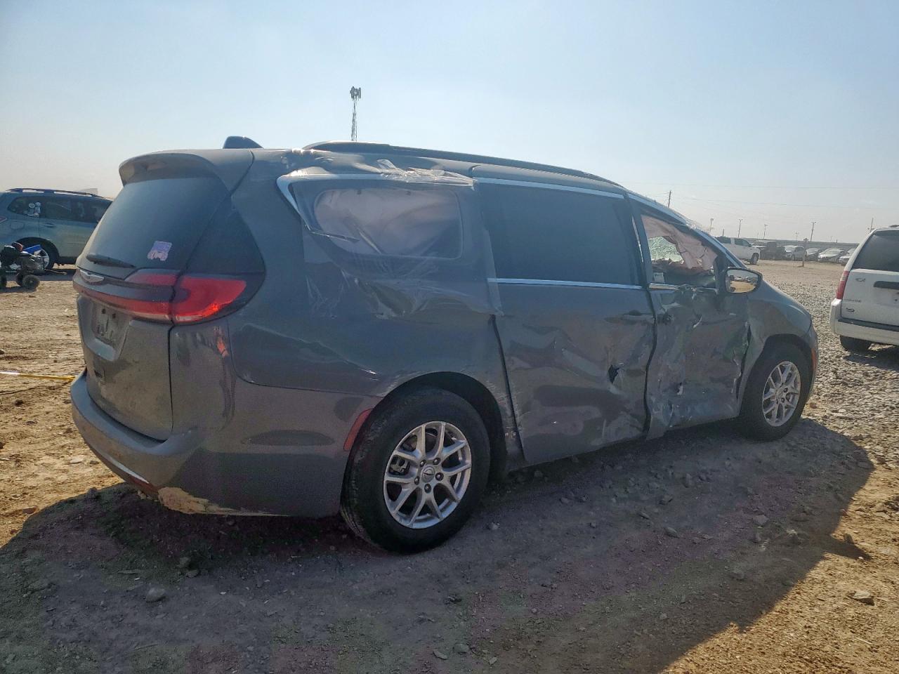 2022 Chrysler Pacifica Touring L - Фото 3