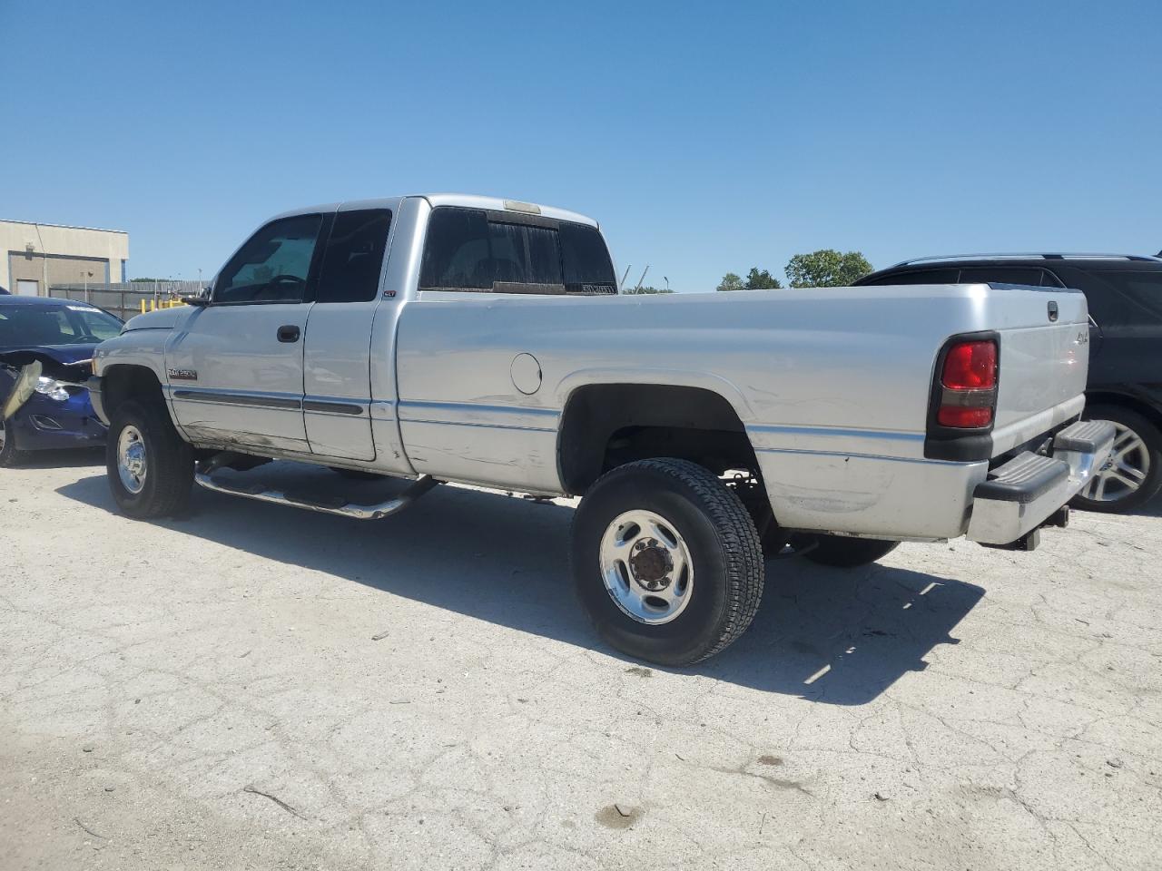 2001 Dodge Ram 2500 - Фото 2