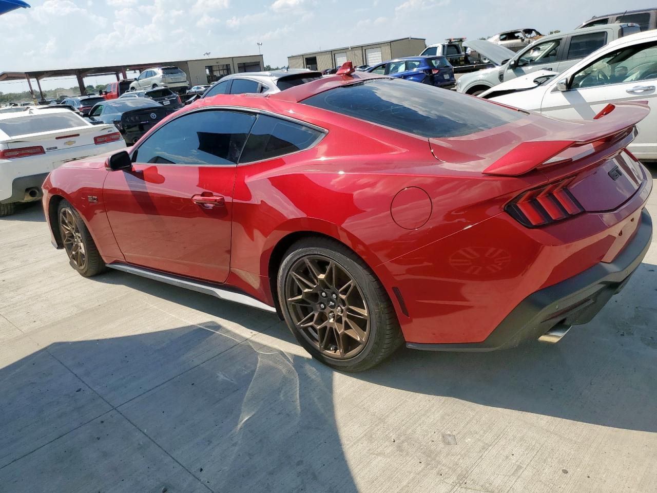 2024 Ford Mustang Gt - Фото 2