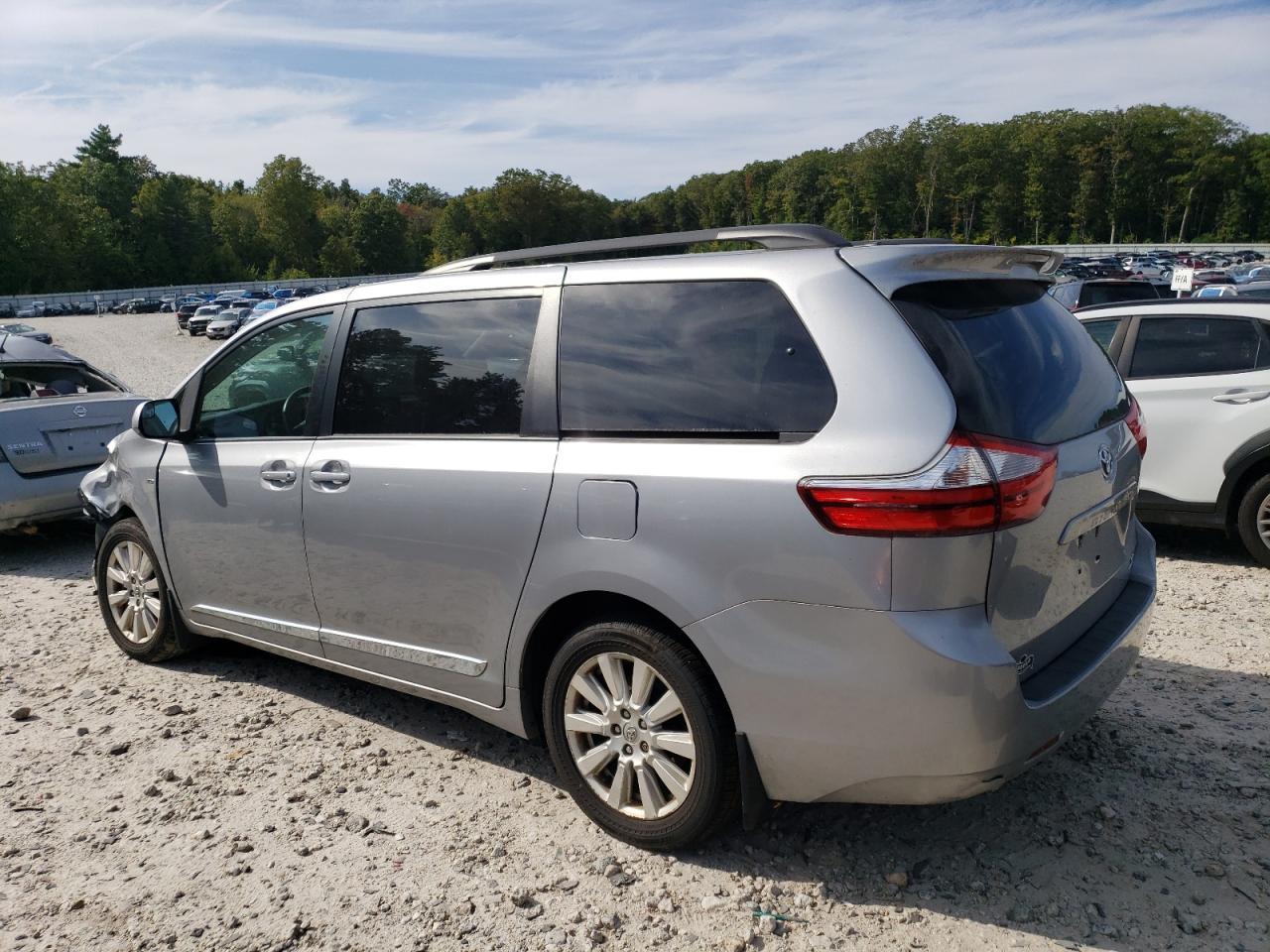 2017 Toyota Sienna Le - Фото 2