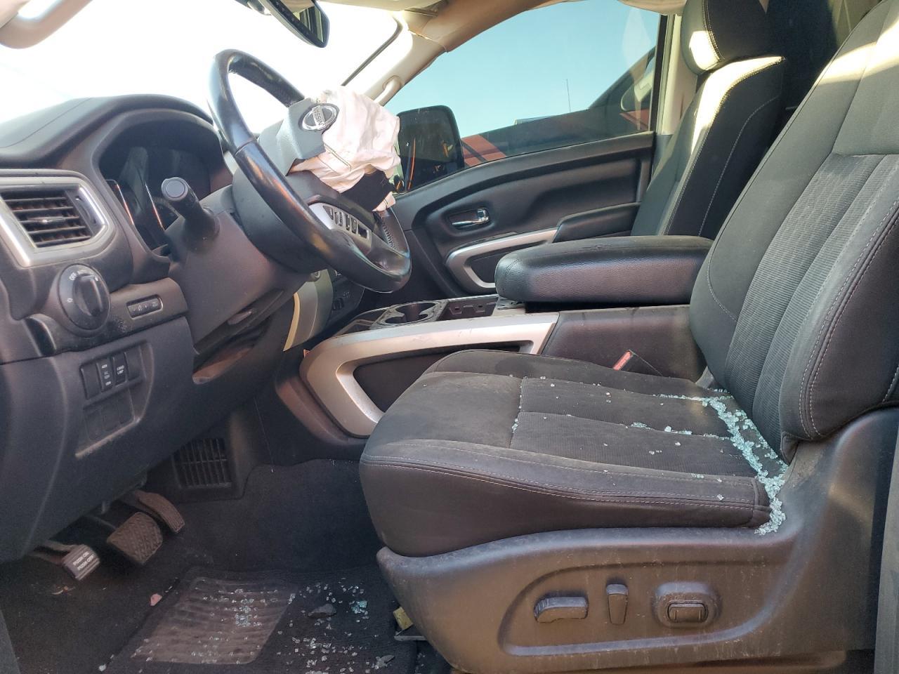 2019 Nissan Titan Platinum Reserve - Фото 7