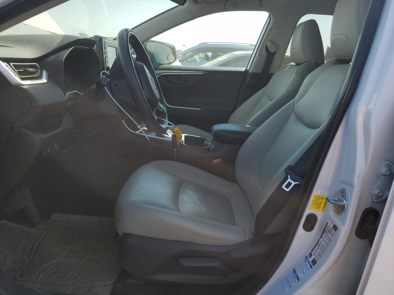 2019 Toyota Rav4 Le - Image 7