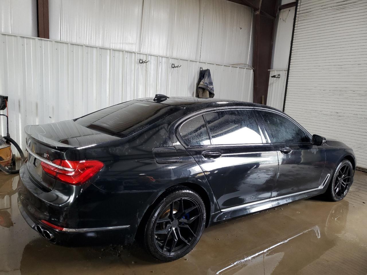 2017 BMW 750 Xi - Фото 3