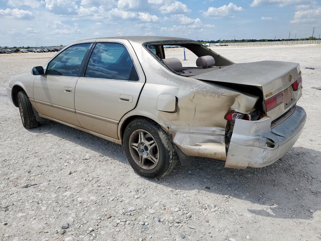 1997 Toyota Camry Le - Фото 2