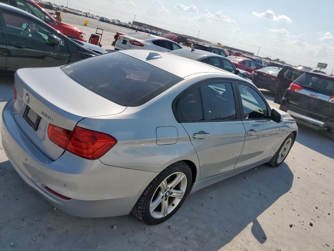 2015 BMW 320 I - Image 3